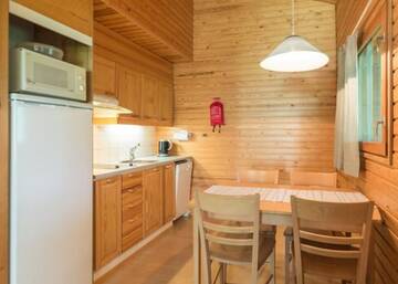 Фото номера Просторная вилла с 1 спальней и сауной Курортные отели Holiday Centre Huhmari г. Хухмарисваара 5