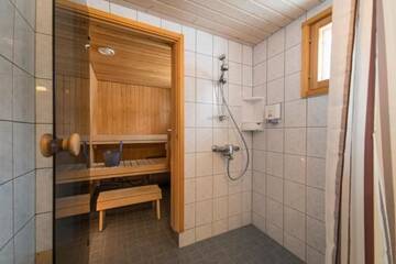 Фото номера Просторная вилла с 1 спальней и сауной Курортные отели Holiday Centre Huhmari г. Хухмарисваара 6